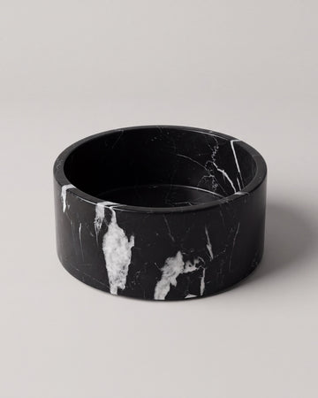 YUKI - Handcrafted Chinese Nero Marquina Marble Round Fruit Bowl - Ø9.4 in